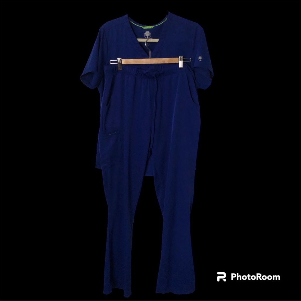 Healing Hands Works very comfy royal blue large scrub set.